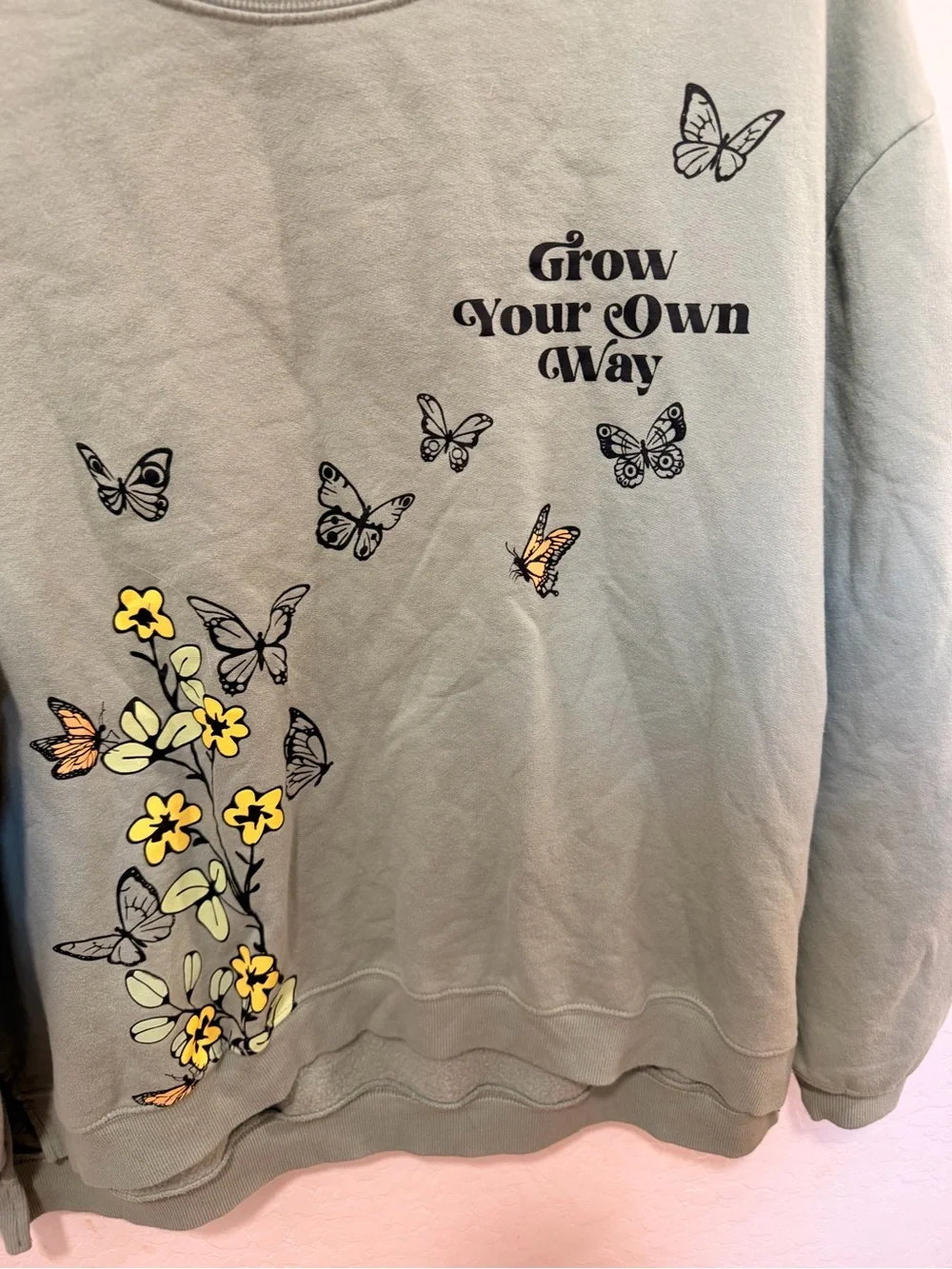 Weekend Soul 'Grow Your Own Way' Butterfly Sweatshirt Sage Green XL pullover